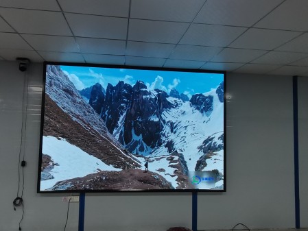 孝感東室內(nèi)全彩P1.53安裝完畢   尺寸：2.88x1.92m   像素點：1872x1248