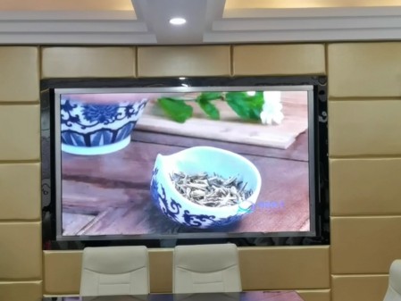蔡甸區(qū)四小室內(nèi)全彩P1.25安裝調(diào)試完成    尺寸：2.88x1.28m   像素點(diǎn)：1792x1024