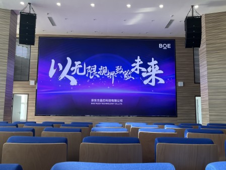 **汽車測試場COB1.2安裝調(diào)試完成  尺寸: 8.4*4.725     像素點: 6720*3780