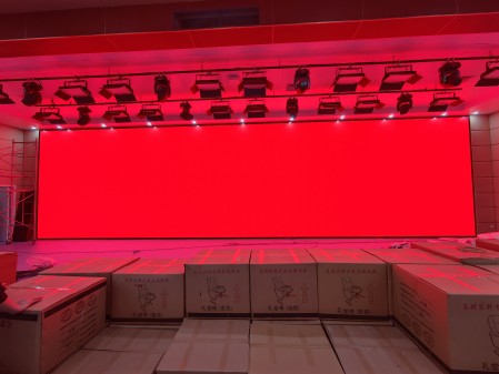 武漢**大學(xué)附屬醫(yī)院P1.86安裝調(diào)試完畢 尺寸 ：16*4.16 ； 像素點： 8600*2236