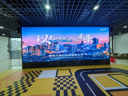 金銀湖p2.5安裝完成   尺寸：6.72×2.56 ；像素點(diǎn)：2688×1024