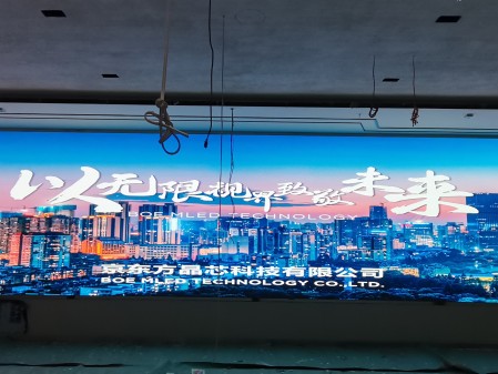 長(zhǎng)江證券BKY012A安裝完畢，尺寸12x2.7m，像素點(diǎn)9600x2160