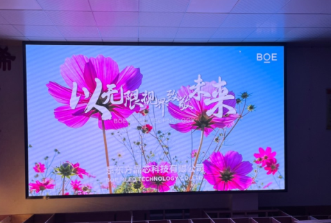 武穴**訓(xùn)練中心P1.8安裝完成 尺寸 ：4.48*2.56； 分辨率 ：2408*1376